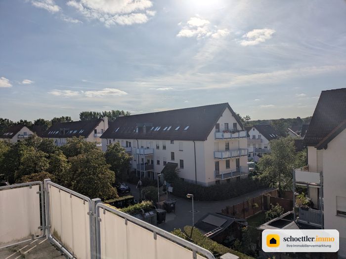 Blick vom Balkon über die Wohnanlage Birkenhof