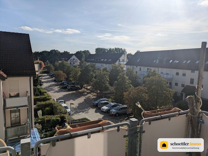 Blick von der Loggia über die Wohnanlage Birkenhof