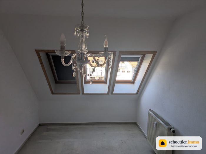 Schlafzimmer mit drei Dachflächenfenstern