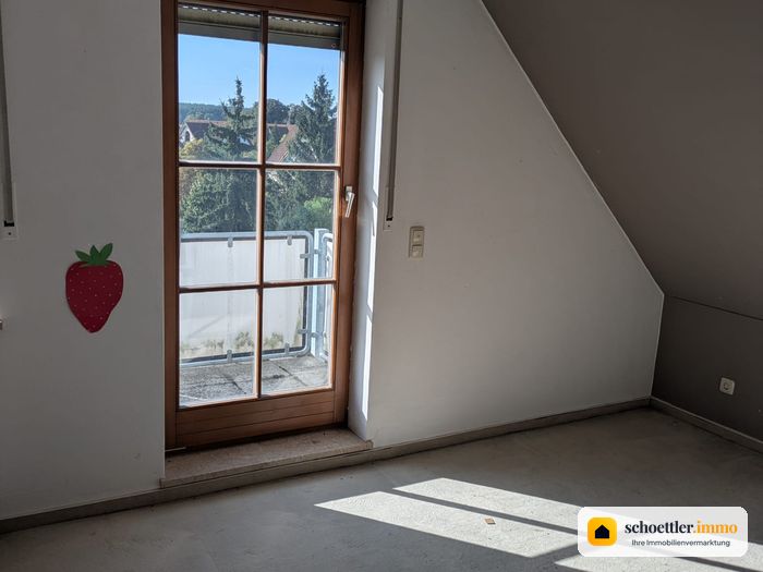 Zimmer mit Balkontür